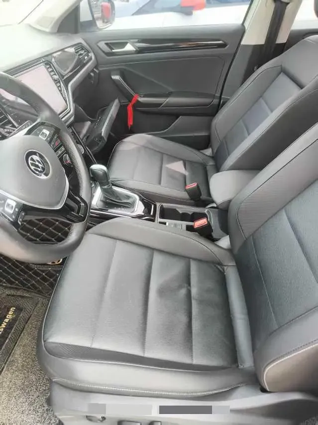 2021 Volkswagen T-Roc 1.4T 150HP L4 7DCT,autocango,china used car exporter,china ev exporter,chinese used car exporter,chinese used ev exporter