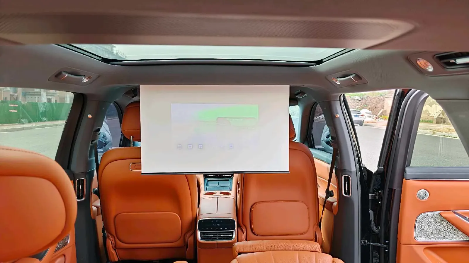 2025 AITO AITO M8 REEV 160HP REEV 53.4KWH,autocango,china used car exporter,china ev exporter,chinese used car exporter,chinese used ev exporter