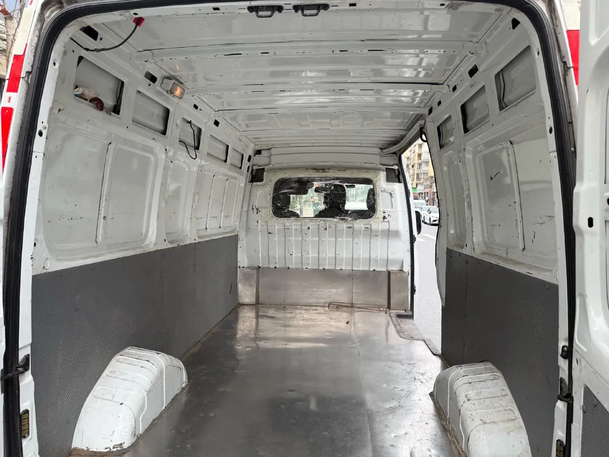 2019 MAXUS XinTu V80 2.0T 139HP L4 6MT,autocango,china used car exporter,china ev exporter,chinese used car exporter,chinese used ev exporter