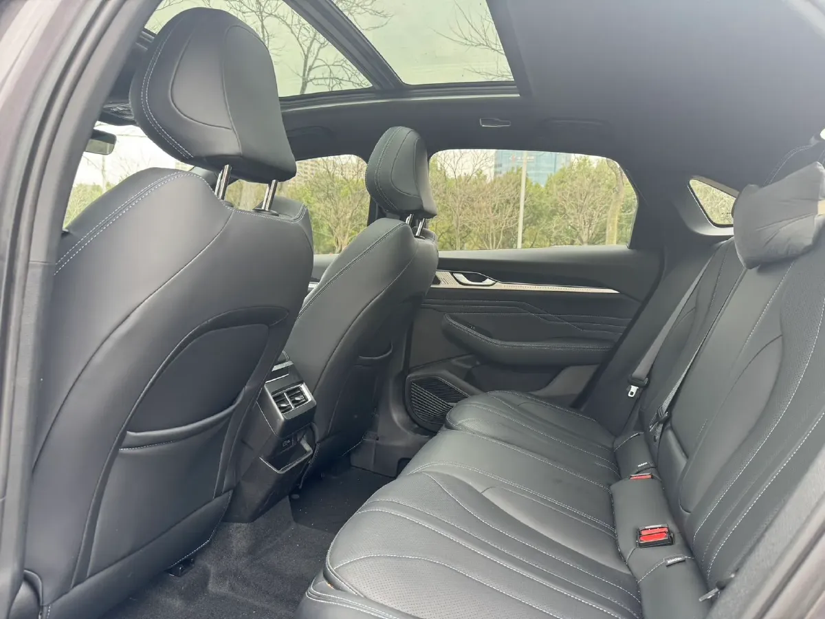 2025 Geely Preface 1.5T 181HP L4 7DCT,autocango,china used car exporter,china ev exporter,chinese used car exporter,chinese used ev exporter