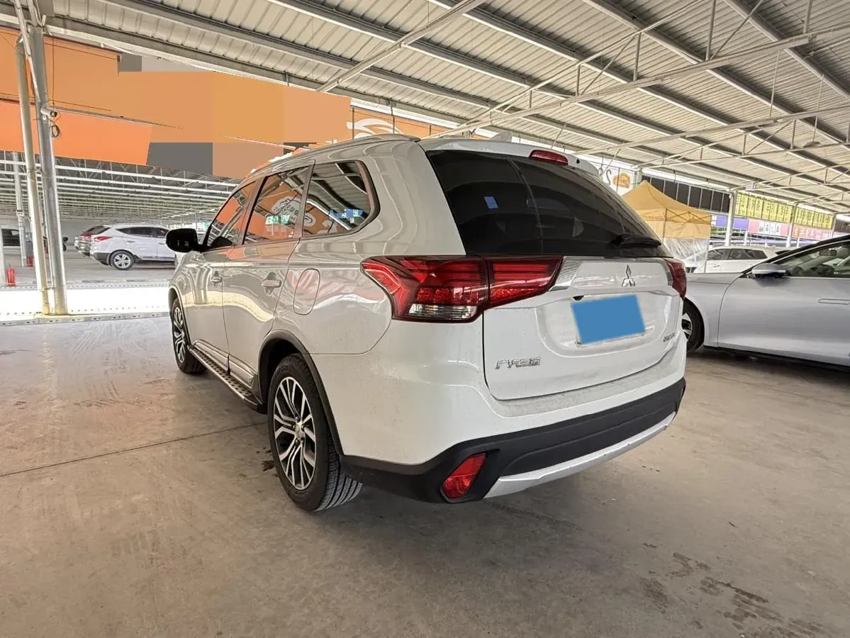 2018 Mitsubishi Outlander 2.0L 166HP L4 CVT,autocango,china used car exporter,china ev exporter,chinese used car exporter,chinese used ev exporter