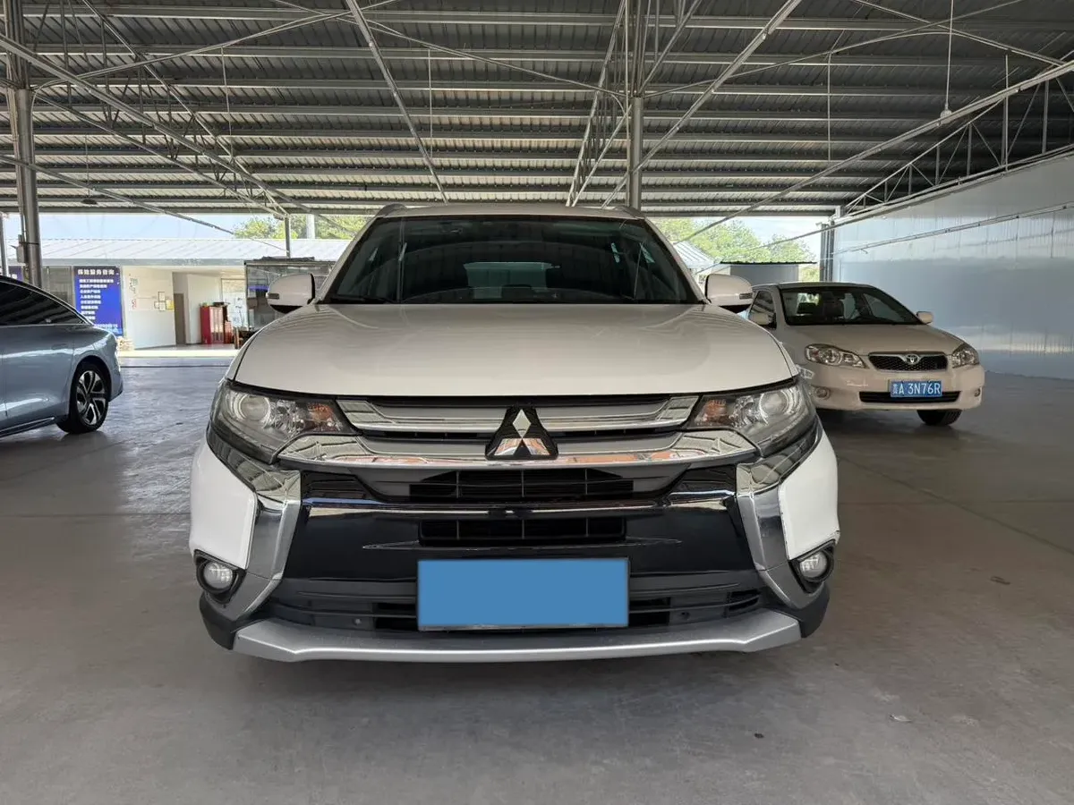 2018 Mitsubishi Outlander 2.0L 166HP L4 CVT,autocango,china used car exporter,china ev exporter,chinese used car exporter,chinese used ev exporter