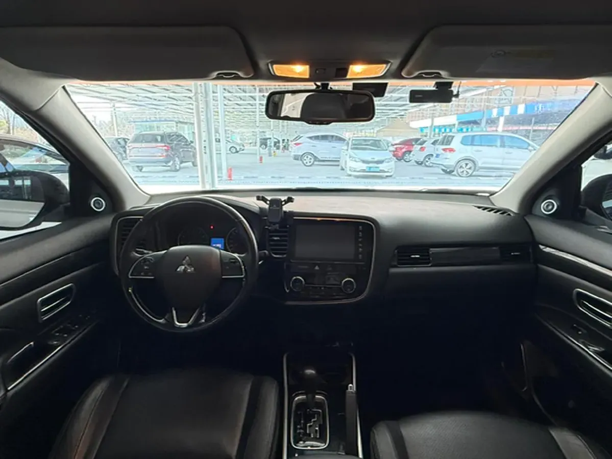 2018 Mitsubishi Outlander 2.0L 166HP L4 CVT,autocango,china used car exporter,china ev exporter,chinese used car exporter,chinese used ev exporter