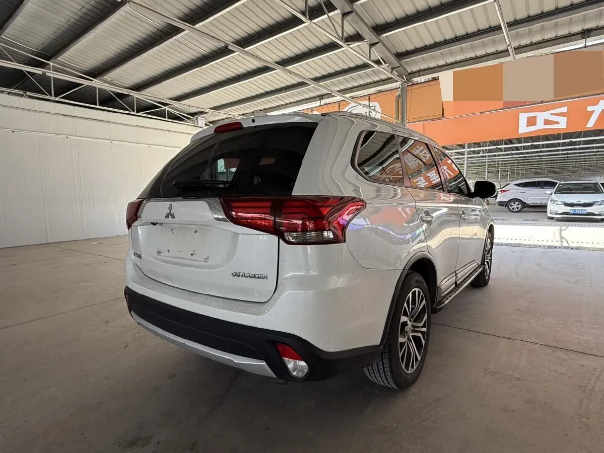 2018 Mitsubishi Outlander 2.0L 166HP L4 CVT,autocango,china used car exporter,china ev exporter,chinese used car exporter,chinese used ev exporter