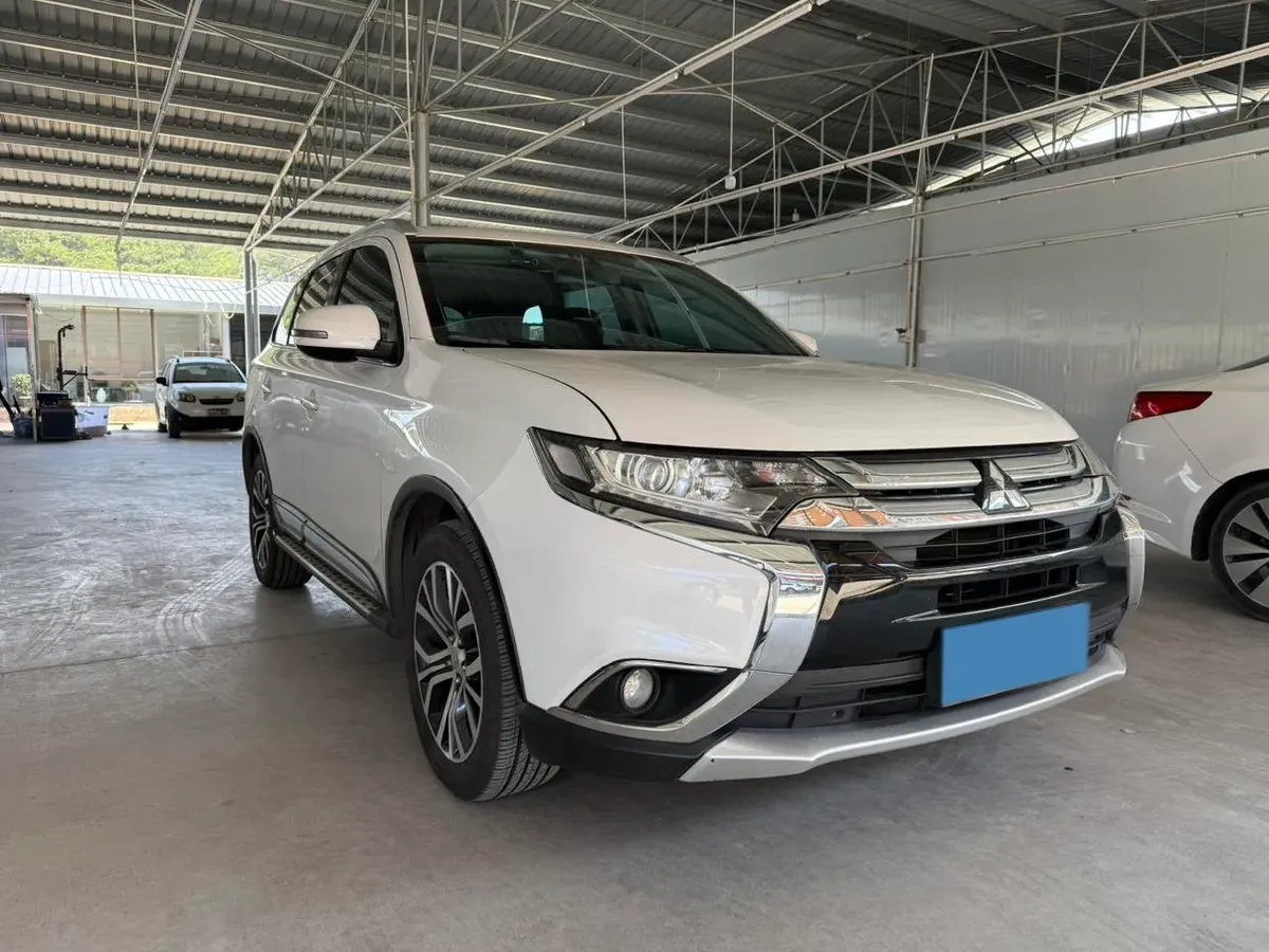 2018 Mitsubishi Outlander 2.0L 166HP L4 CVT,autocango,china used car exporter,china ev exporter,chinese used car exporter,chinese used ev exporter