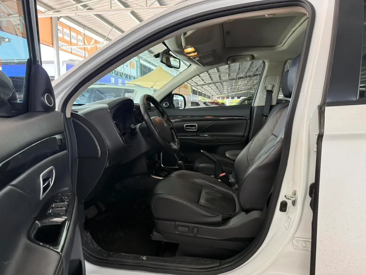 2018 Mitsubishi Outlander 2.0L 166HP L4 CVT,autocango,china used car exporter,china ev exporter,chinese used car exporter,chinese used ev exporter