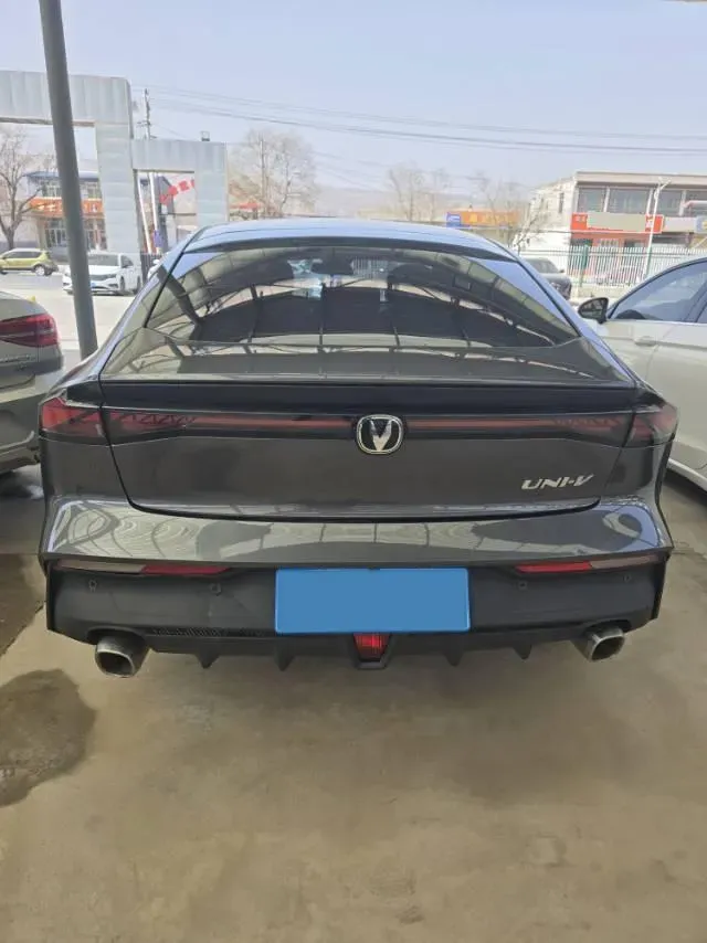 2022 ChangAn UNI-V 1.5T 188HP L4 7DCT,autocango,china used car exporter,china ev exporter,chinese used car exporter,chinese used ev exporter