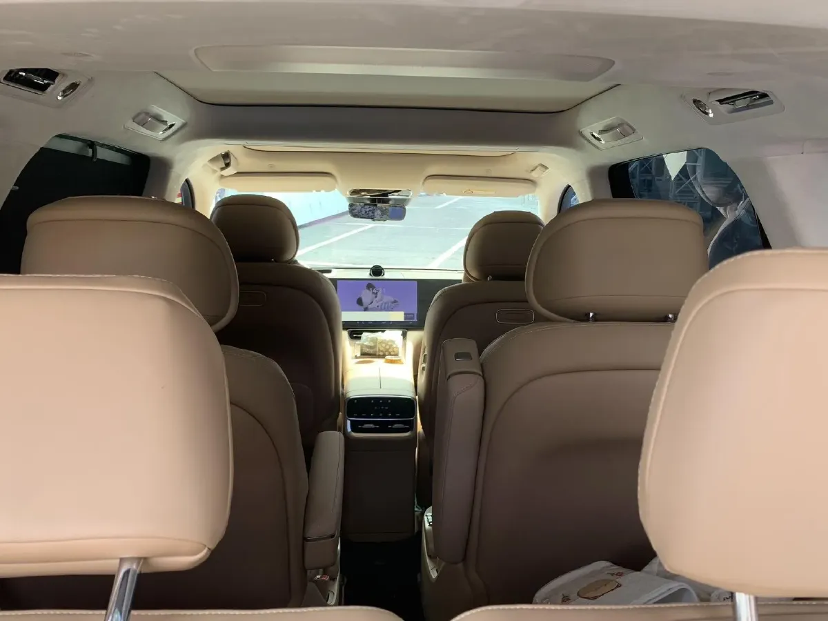 2025 AITO AITO M8 REEV 160HP REEV 53.4KWH,autocango,china used car exporter,china ev exporter,chinese used car exporter,chinese used ev exporter