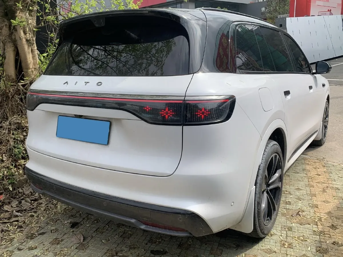 2025 AITO AITO M8 REEV 160HP REEV 53.4KWH,autocango,china used car exporter,china ev exporter,chinese used car exporter,chinese used ev exporter