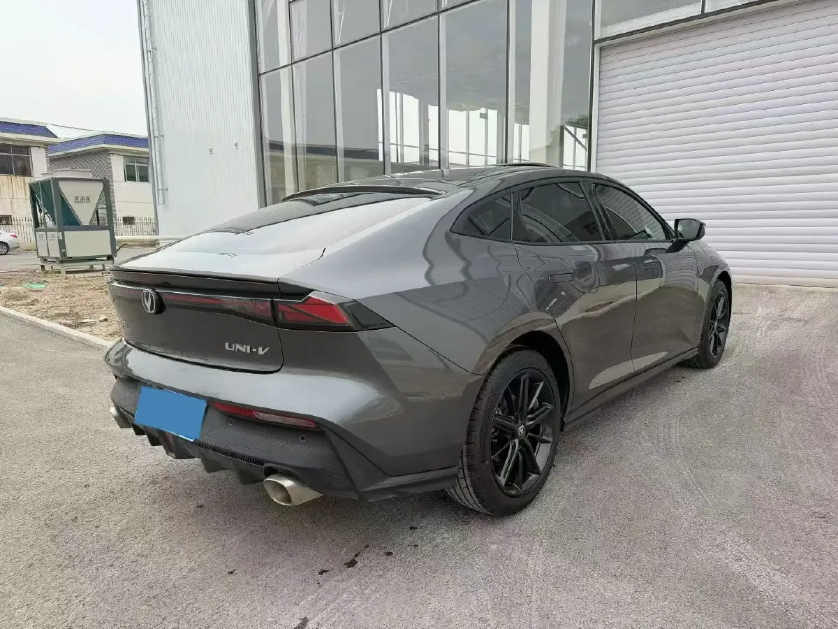 2023 ChangAn UNI-V 1.5T 188HP L4 7DCT,autocango,china used car exporter,china ev exporter,chinese used car exporter,chinese used ev exporter