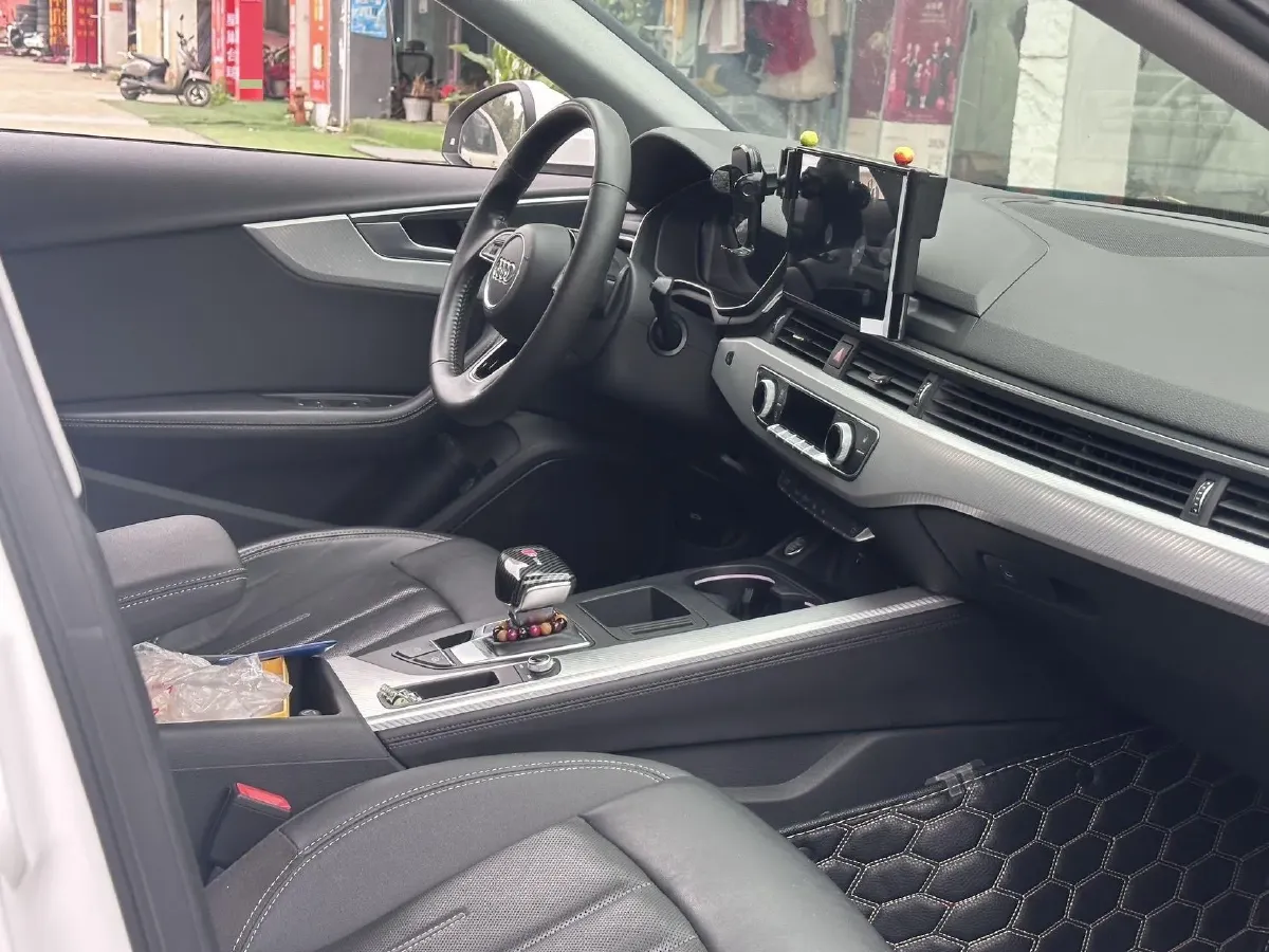 2020 Audi A4L 2.0T 190HP L4 7DCT,autocango,china used car exporter,china ev exporter,chinese used car exporter,chinese used ev exporter