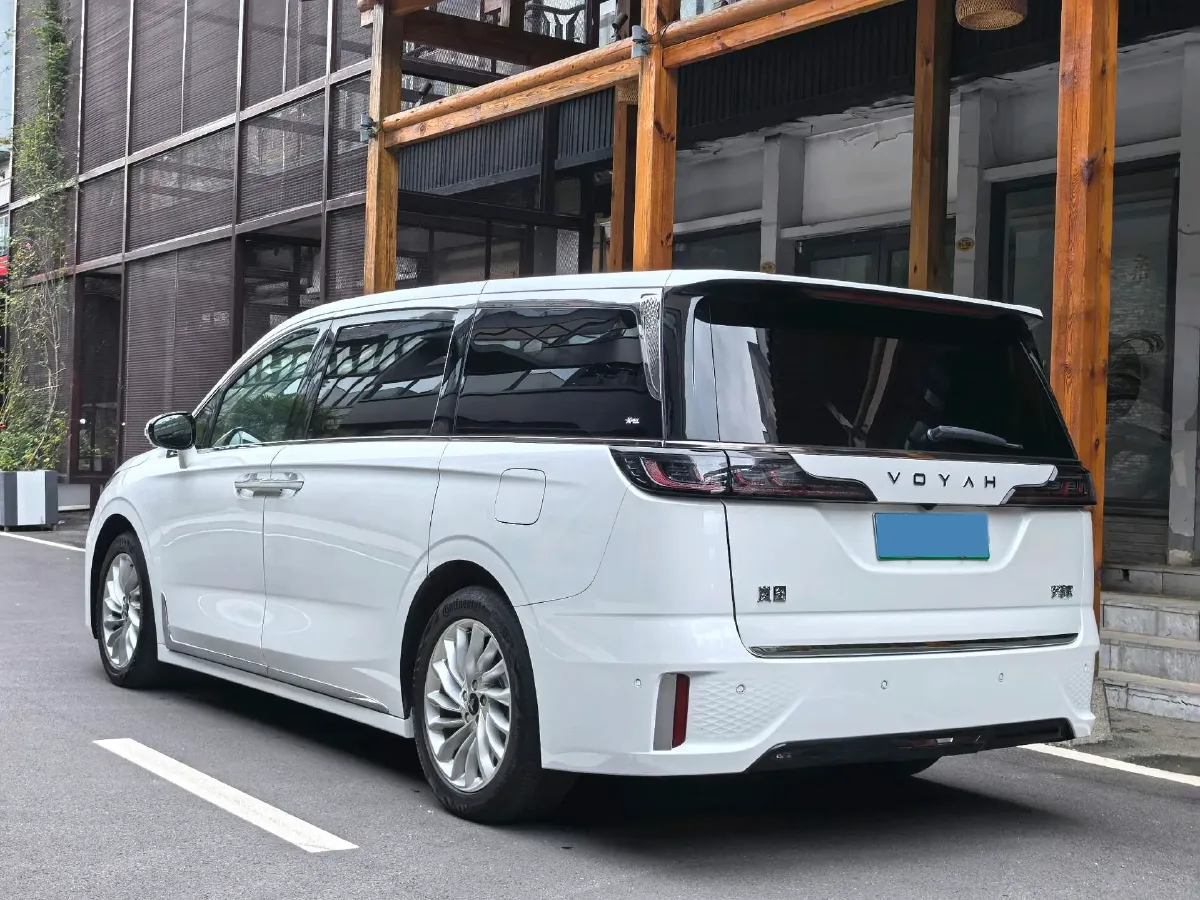 2022 Voyah Dream BEV 108.7KWH,autocango,china used car exporter,china ev exporter,chinese used car exporter,chinese used ev exporter