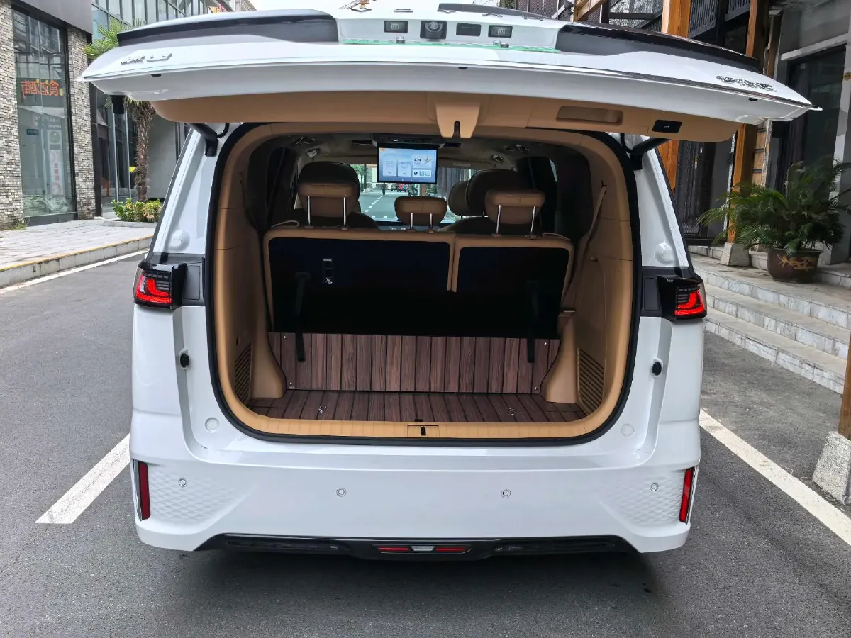 2022 Voyah Dream BEV 108.7KWH,autocango,china used car exporter,china ev exporter,chinese used car exporter,chinese used ev exporter