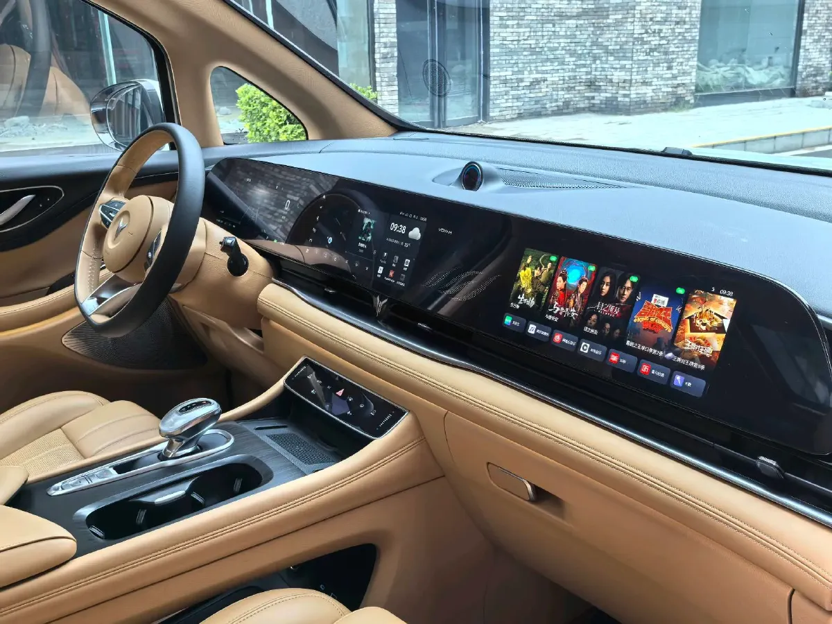 2022 Voyah Dream BEV 108.7KWH,autocango,china used car exporter,china ev exporter,chinese used car exporter,chinese used ev exporter