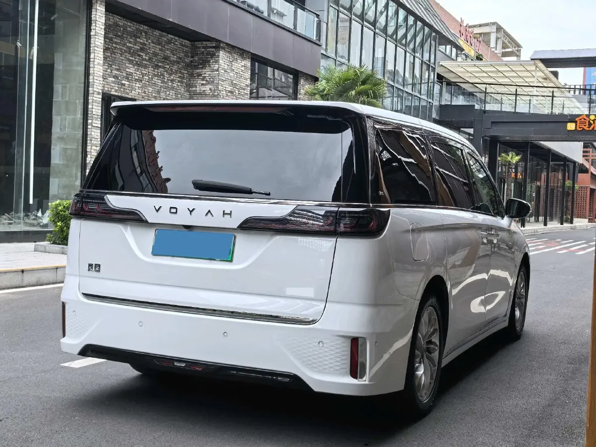 2022 Voyah Dream BEV 108.7KWH,autocango,china used car exporter,china ev exporter,chinese used car exporter,chinese used ev exporter