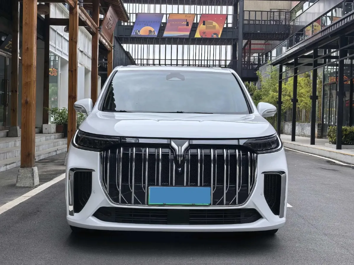 2022 Voyah Dream BEV 108.7KWH,autocango,china used car exporter,china ev exporter,chinese used car exporter,chinese used ev exporter