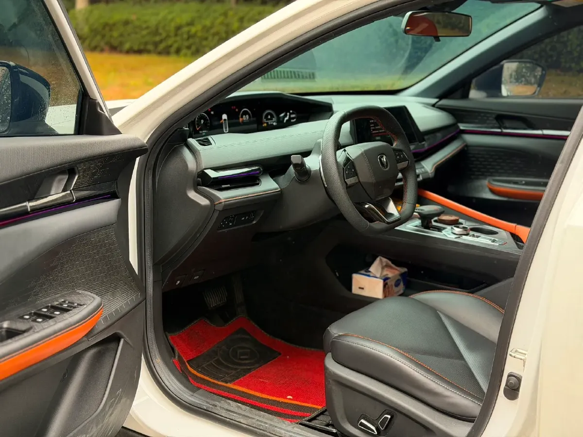 2023 ChangAn UNI-V 1.5T 188HP L4 7DCT,autocango,china used car exporter,china ev exporter,chinese used car exporter,chinese used ev exporter