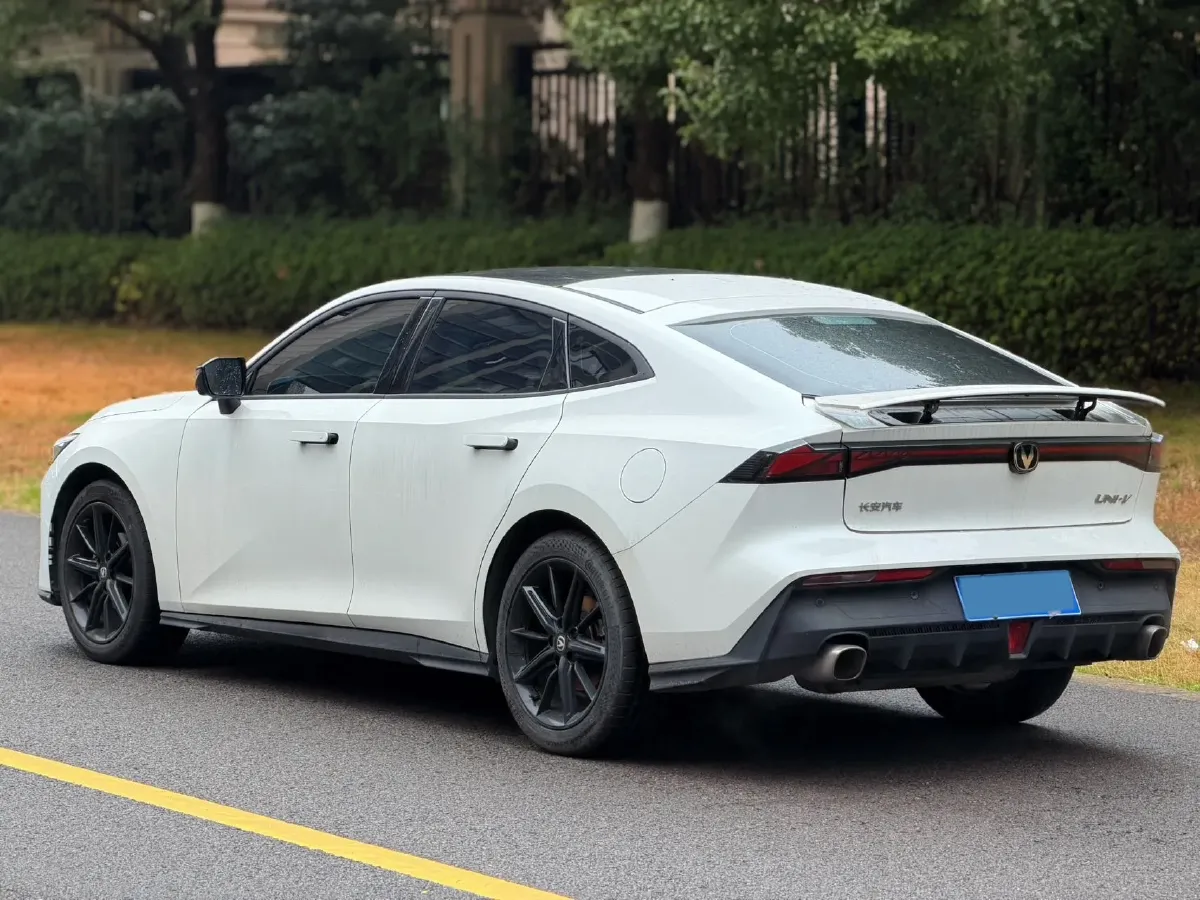 2023 ChangAn UNI-V 1.5T 188HP L4 7DCT,autocango,china used car exporter,china ev exporter,chinese used car exporter,chinese used ev exporter