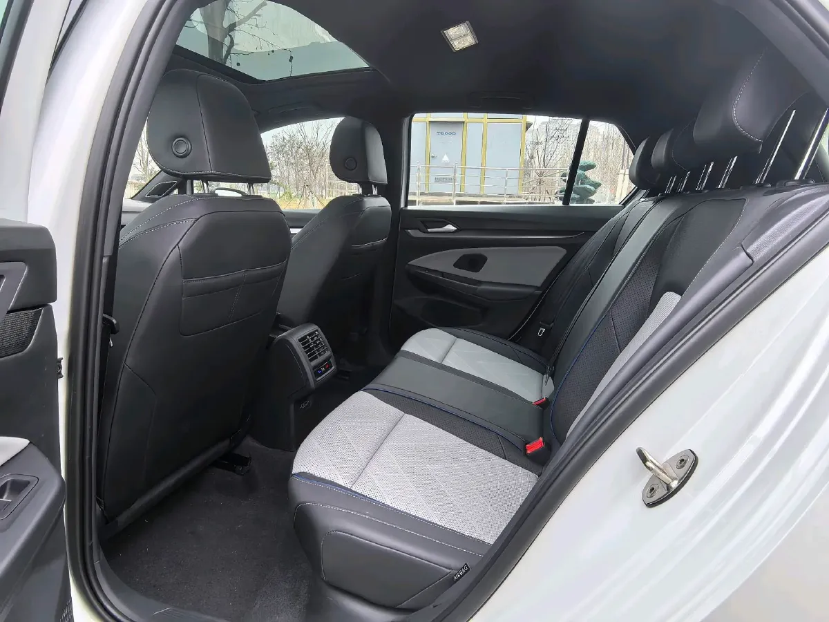 2025 Volkswagen Golf 1.5T 160HP L4 7DCT,autocango,china used car exporter,china ev exporter,chinese used car exporter,chinese used ev exporter