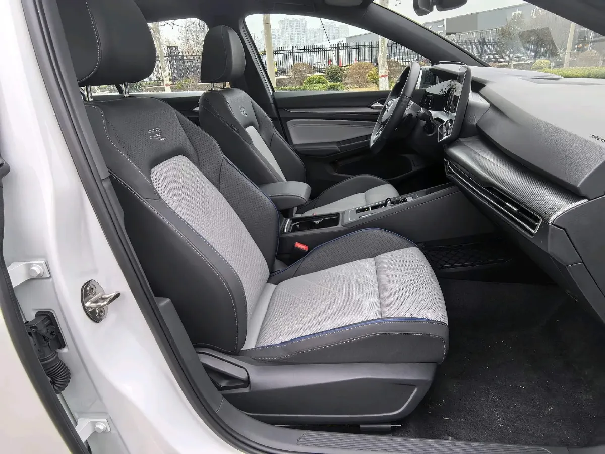 2025 Volkswagen Golf 1.5T 160HP L4 7DCT,autocango,china used car exporter,china ev exporter,chinese used car exporter,chinese used ev exporter