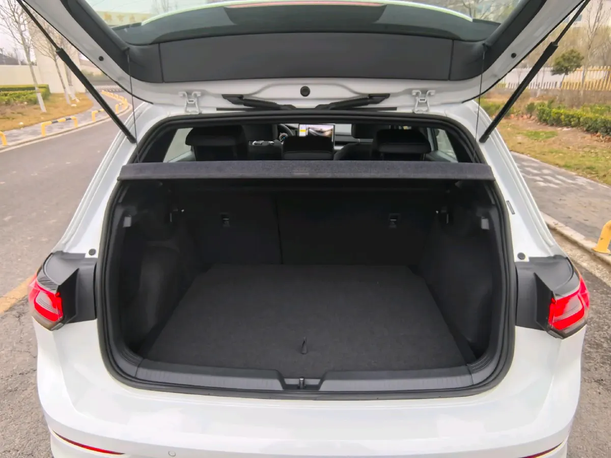 2025 Volkswagen Golf 1.5T 160HP L4 7DCT,autocango,china used car exporter,china ev exporter,chinese used car exporter,chinese used ev exporter