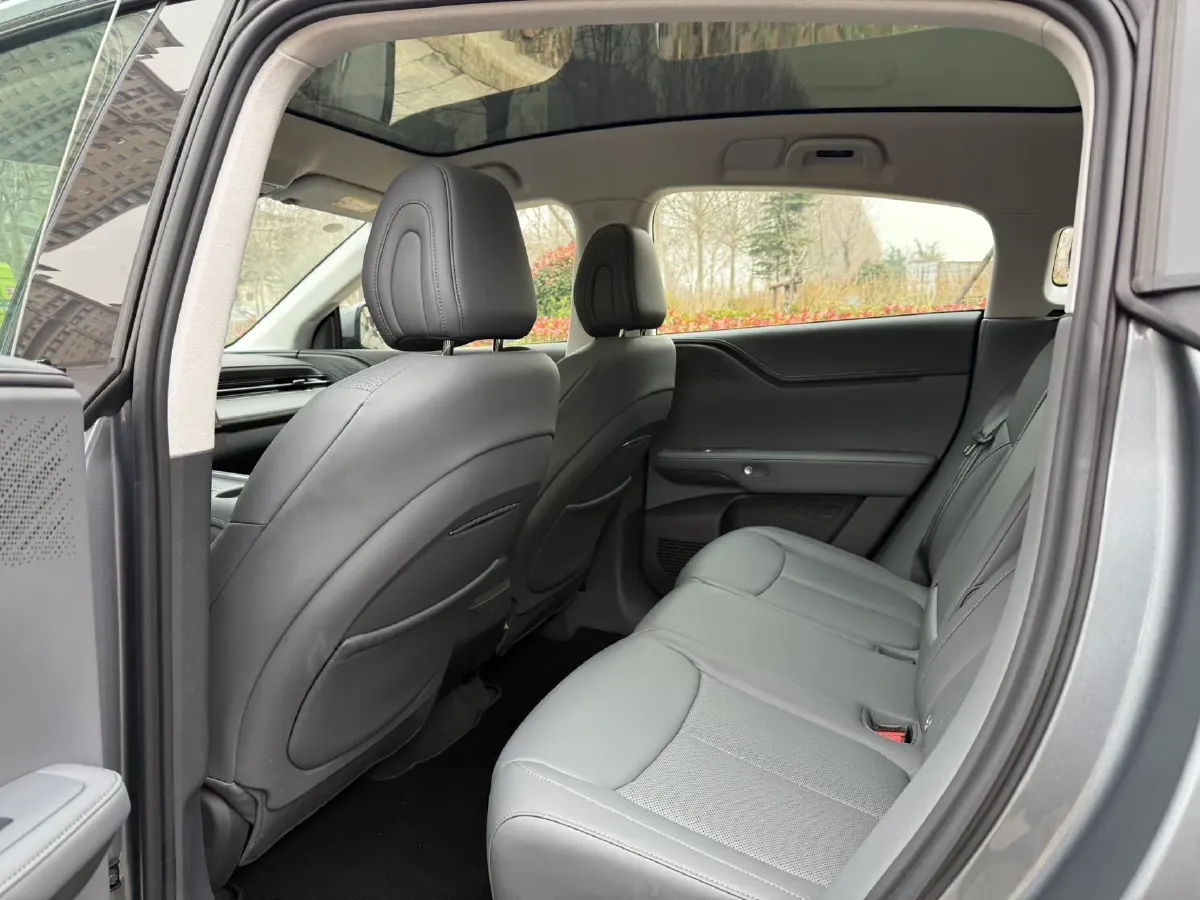 2025 Xpeng G6 BEV 68.5KWH,autocango,china used car exporter,china ev exporter,chinese used car exporter,chinese used ev exporter