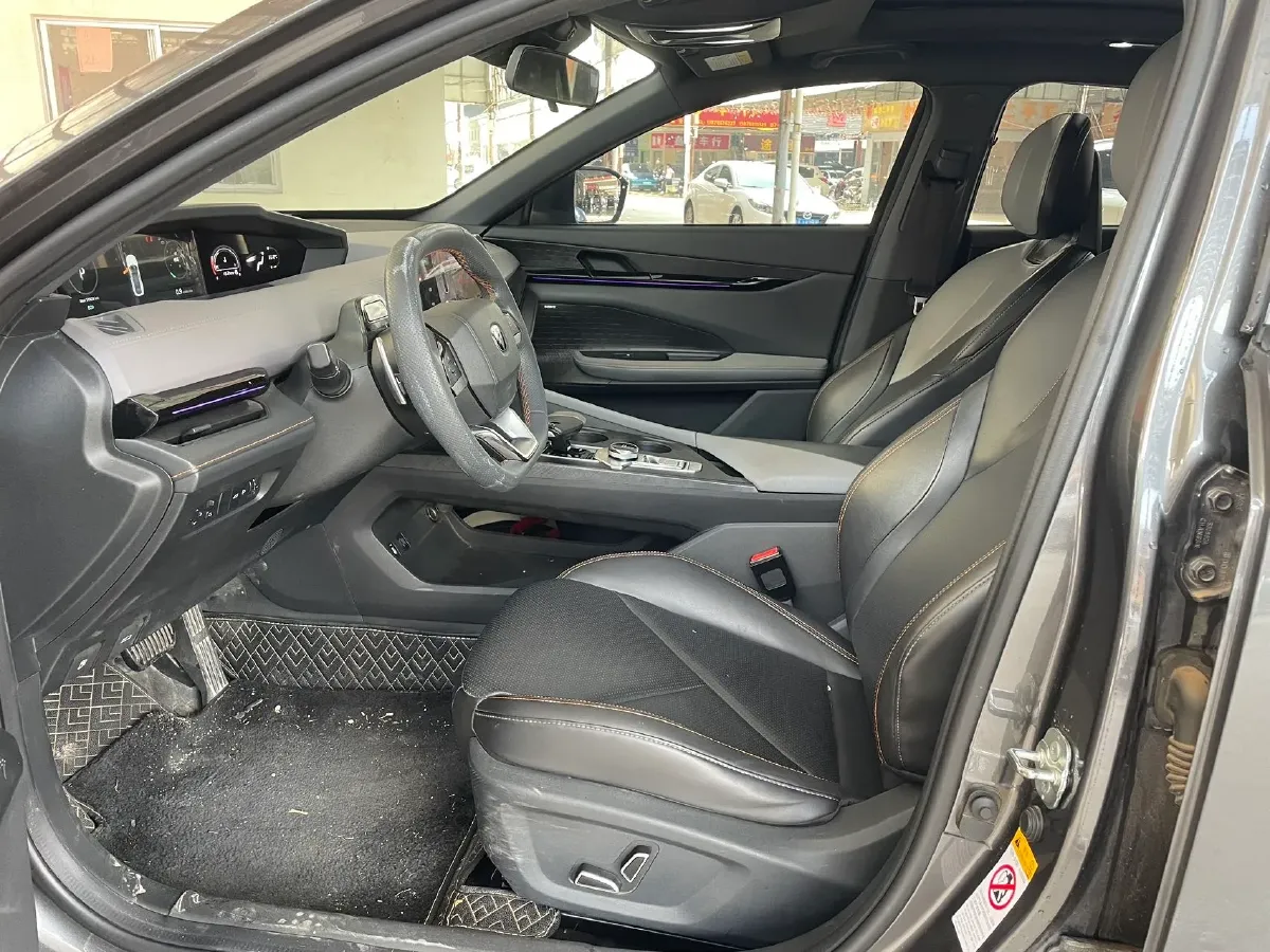 2022 ChangAn UNI-V 1.5T 188HP L4 7DCT,autocango,china used car exporter,china ev exporter,chinese used car exporter,chinese used ev exporter