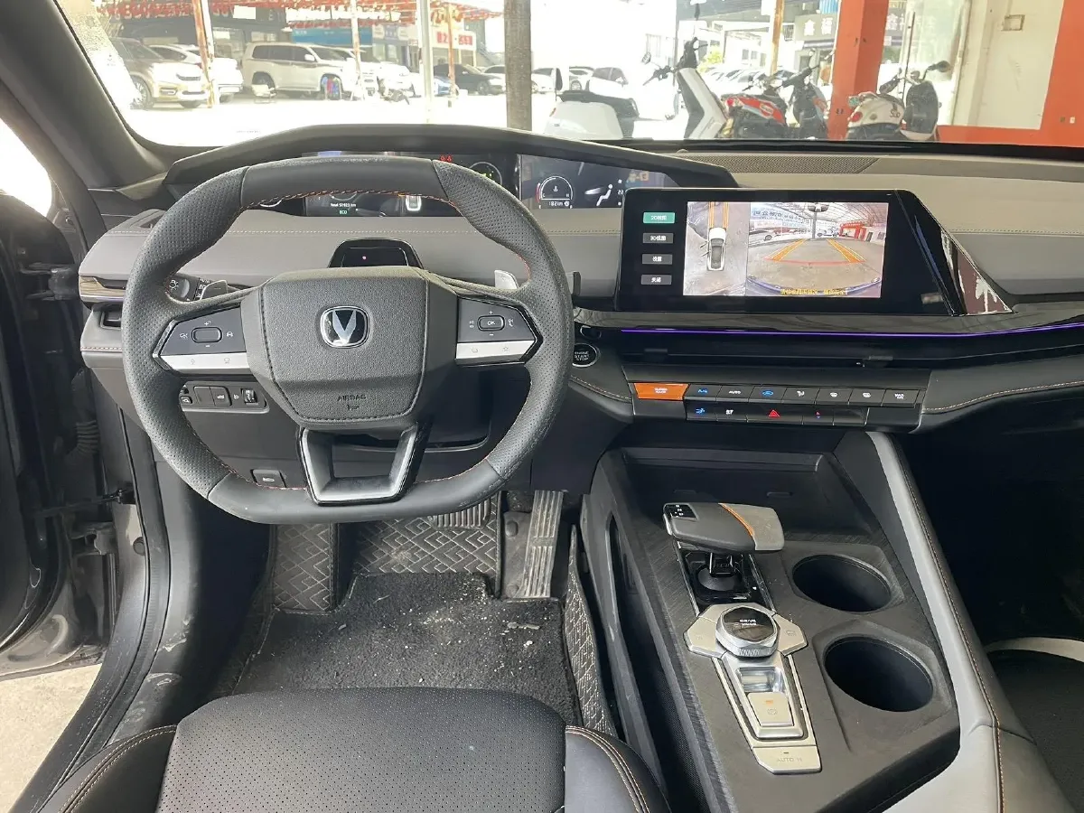 2022 ChangAn UNI-V 1.5T 188HP L4 7DCT,autocango,china used car exporter,china ev exporter,chinese used car exporter,chinese used ev exporter