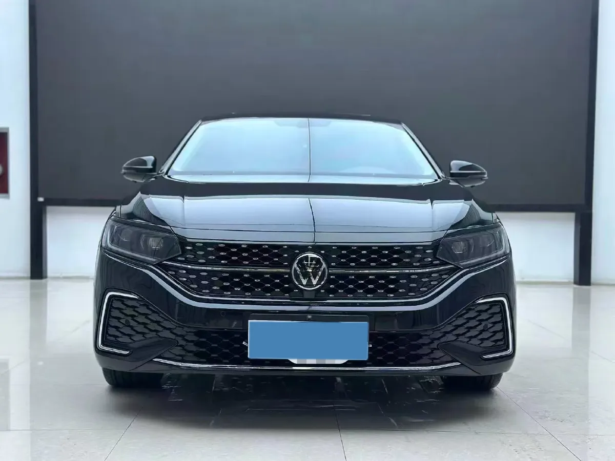 2023 Volkswagen Passat 2.0T 186HP L4 7DCT,autocango,china used car exporter,china ev exporter,chinese used car exporter,chinese used ev exporter