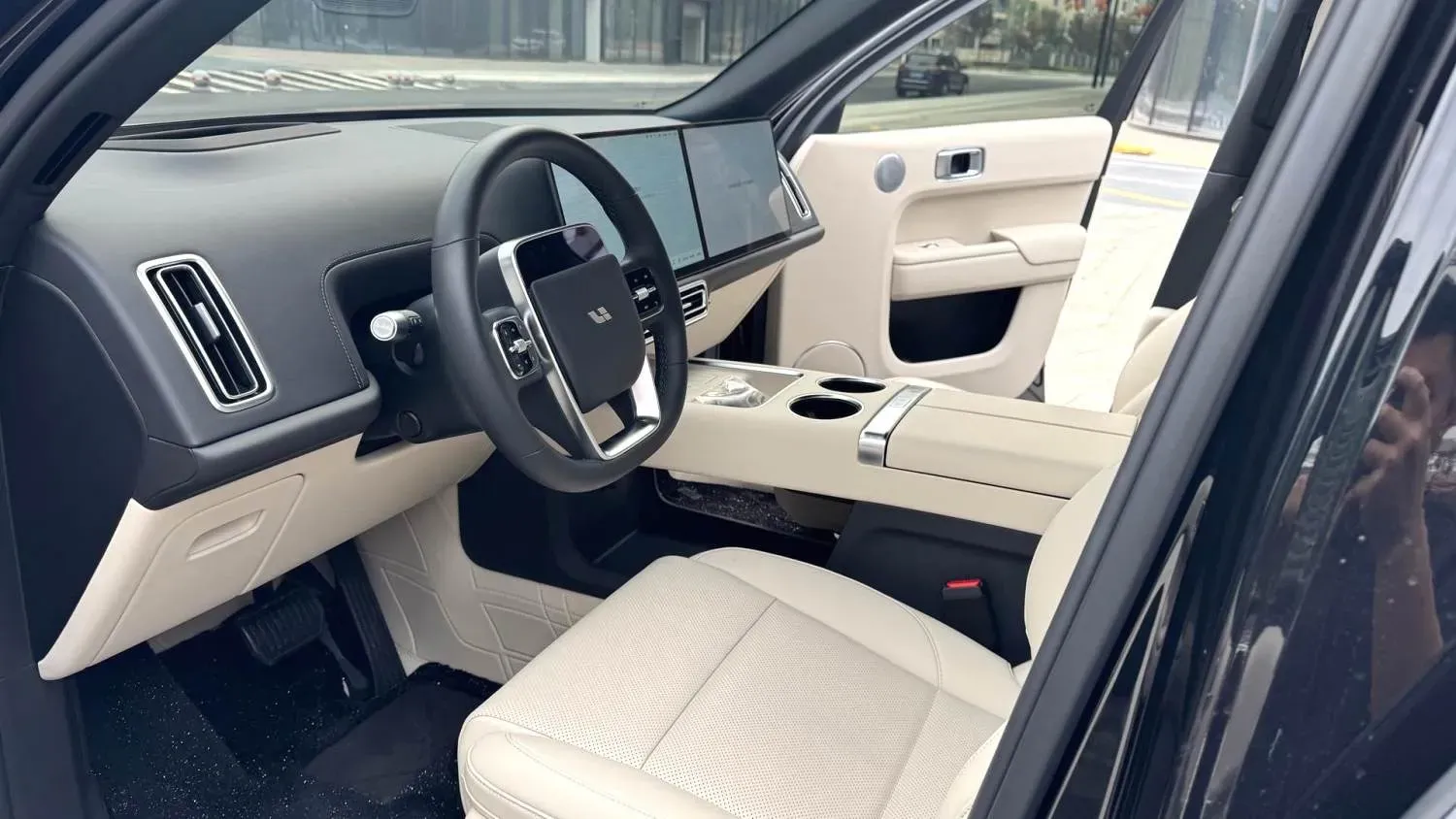 2024 Land Rover Range Rover Evoque 1.5T 200HP L3 8AT PHEV 15.5KWH,autocango,china used car exporter,china ev exporter,chinese used car exporter,chinese used ev exporter