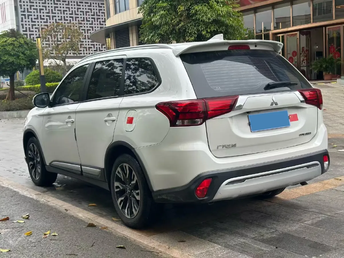 2019 Mitsubishi Outlander 2.0L 166HP L4 CVT,autocango,china used car exporter,china ev exporter,chinese used car exporter,chinese used ev exporter