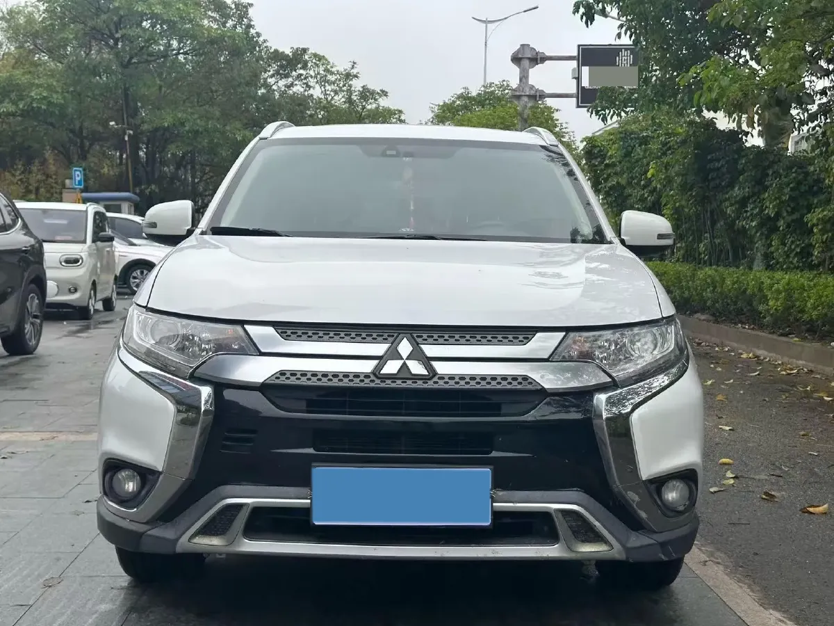 2019 Mitsubishi Outlander 2.0L 166HP L4 CVT,autocango,china used car exporter,china ev exporter,chinese used car exporter,chinese used ev exporter