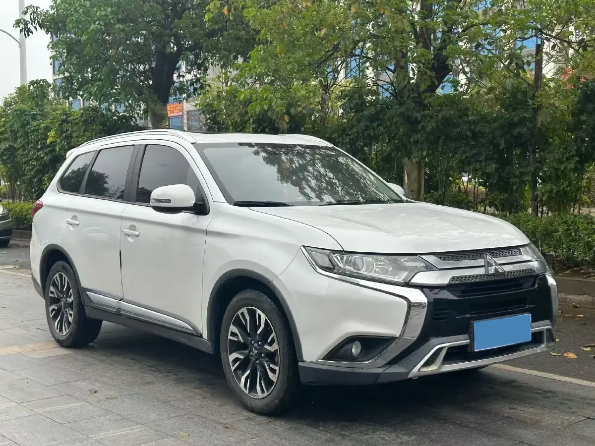 2019 Mitsubishi Outlander 2.0L 166HP L4 CVT,autocango,china used car exporter,china ev exporter,chinese used car exporter,chinese used ev exporter
