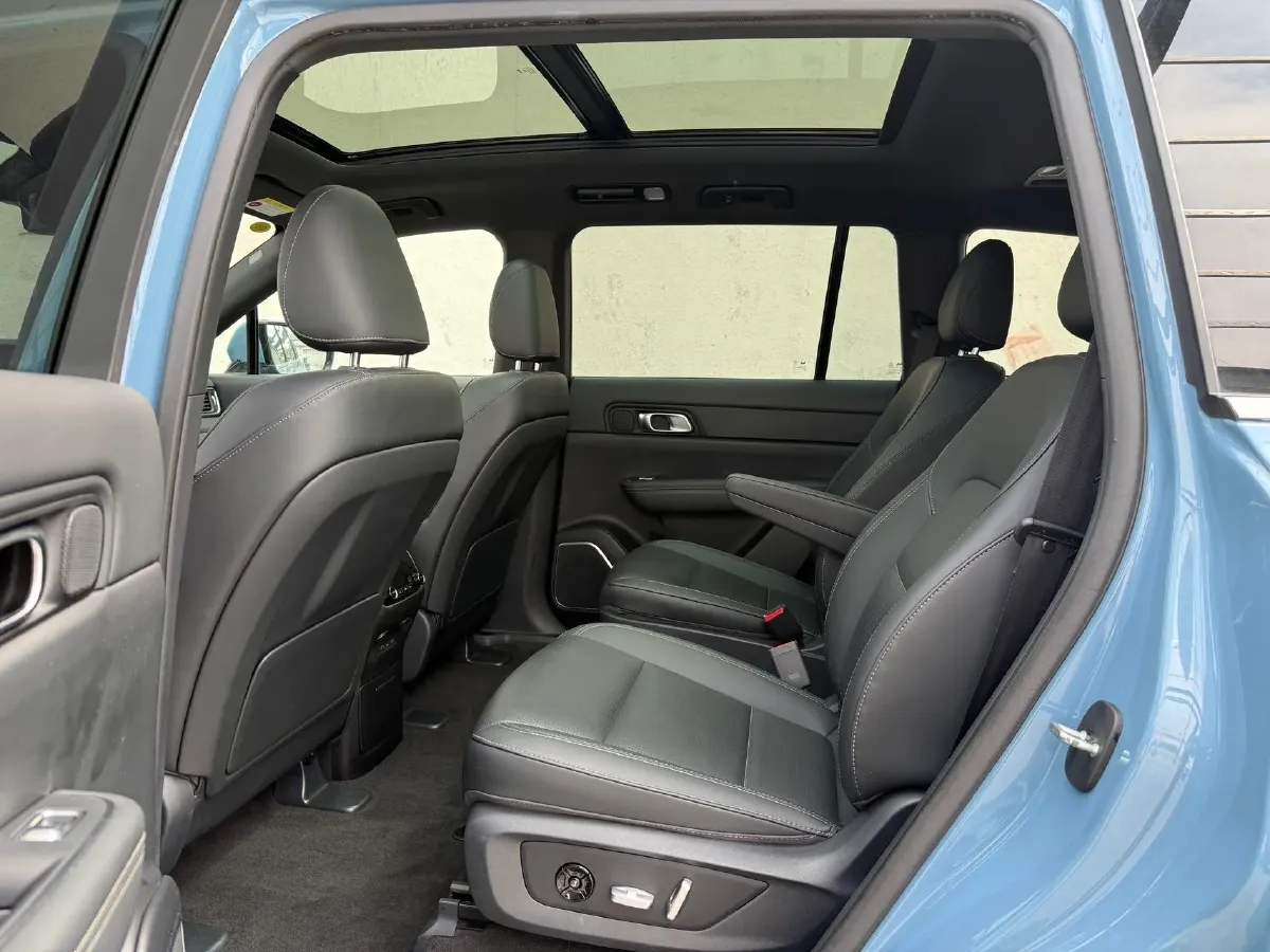 2021 Li ONE Range Extended 131HP REEV 40.5KWH,autocango,china used car exporter,china ev exporter,chinese used car exporter,chinese used ev exporter