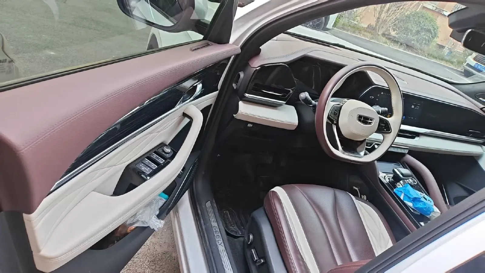 2021 Geely Monjaro 2.0T 238HP L4 8AT,autocango,china used car exporter,china ev exporter,chinese used car exporter,chinese used ev exporter