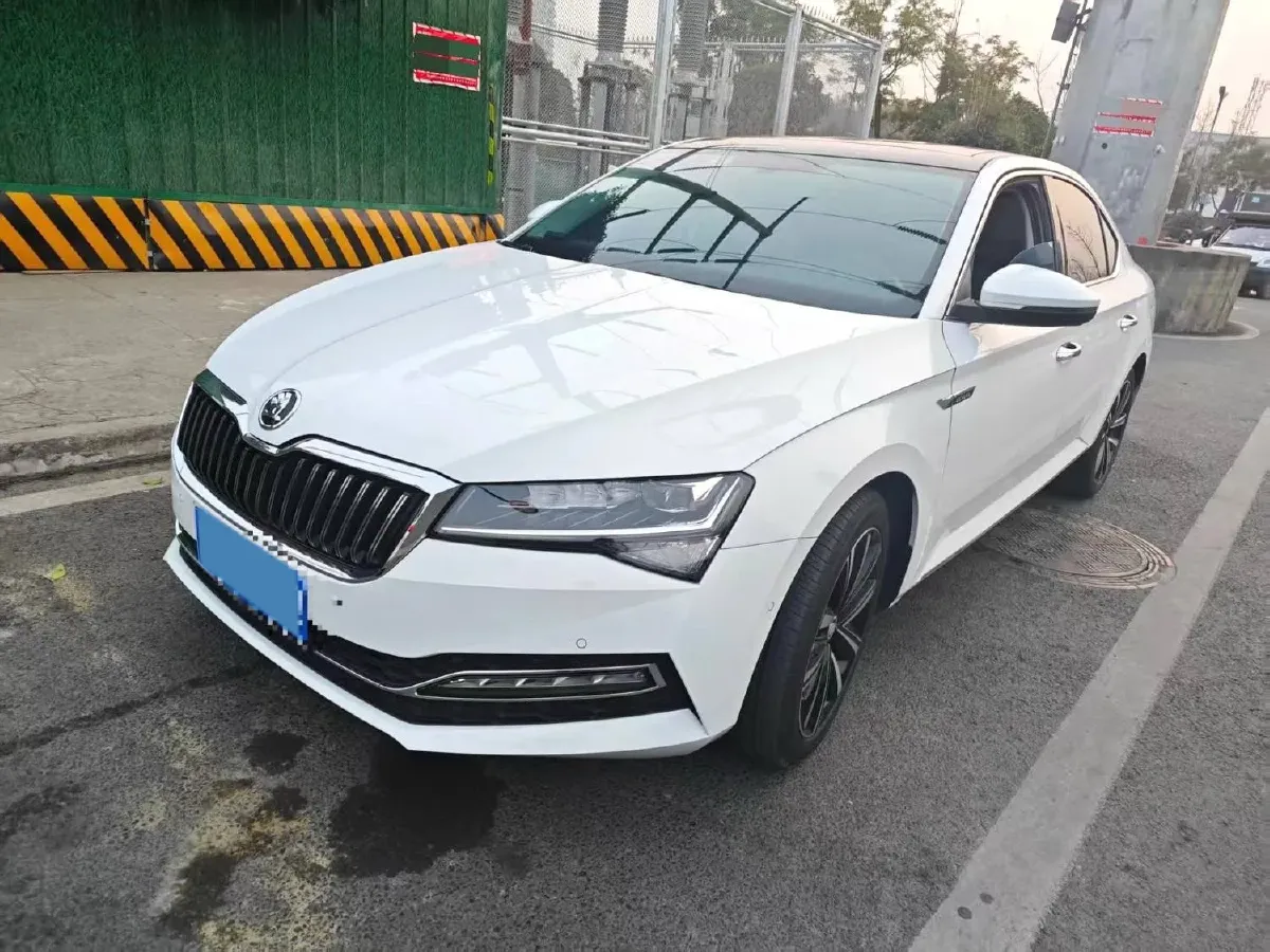2022 Skoda Superb 1.4T 150HP L4 7DCT,autocango,china used car exporter,china ev exporter,chinese used car exporter,chinese used ev exporter