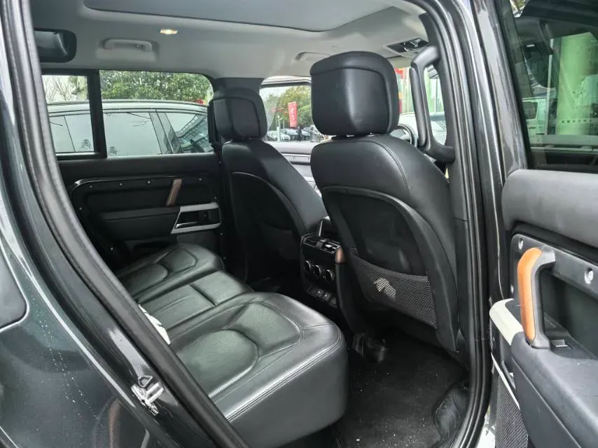 2023 Land Rover Defender 3.0T 400HP L6 8AT,autocango,china used car exporter,china ev exporter,chinese used car exporter,chinese used ev exporter