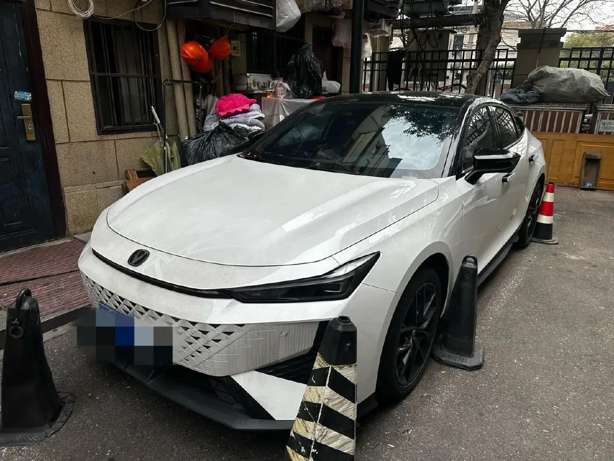 2024 ChangAn UNI-V 1.5T 188HP L4 7DCT,autocango,china used car exporter,china ev exporter,chinese used car exporter,chinese used ev exporter