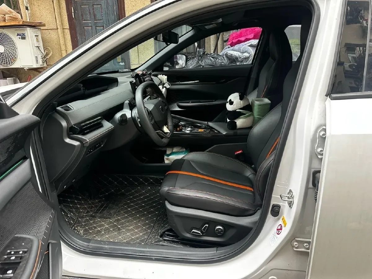 2024 ChangAn UNI-V 1.5T 188HP L4 7DCT,autocango,china used car exporter,china ev exporter,chinese used car exporter,chinese used ev exporter