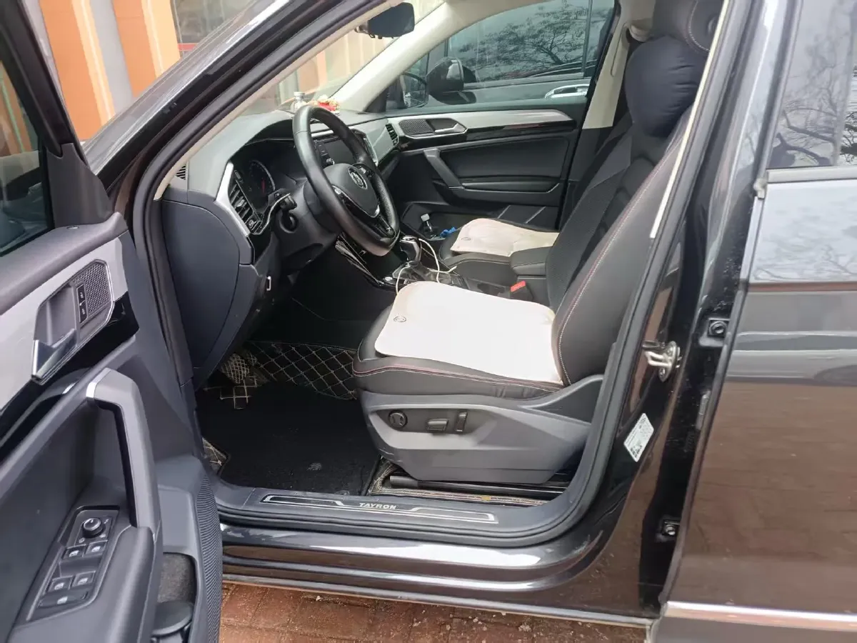 2019 Jeep Cherokee 2.0T 234HP L4 9AT,autocango,china used car exporter,china ev exporter,chinese used car exporter,chinese used ev exporter