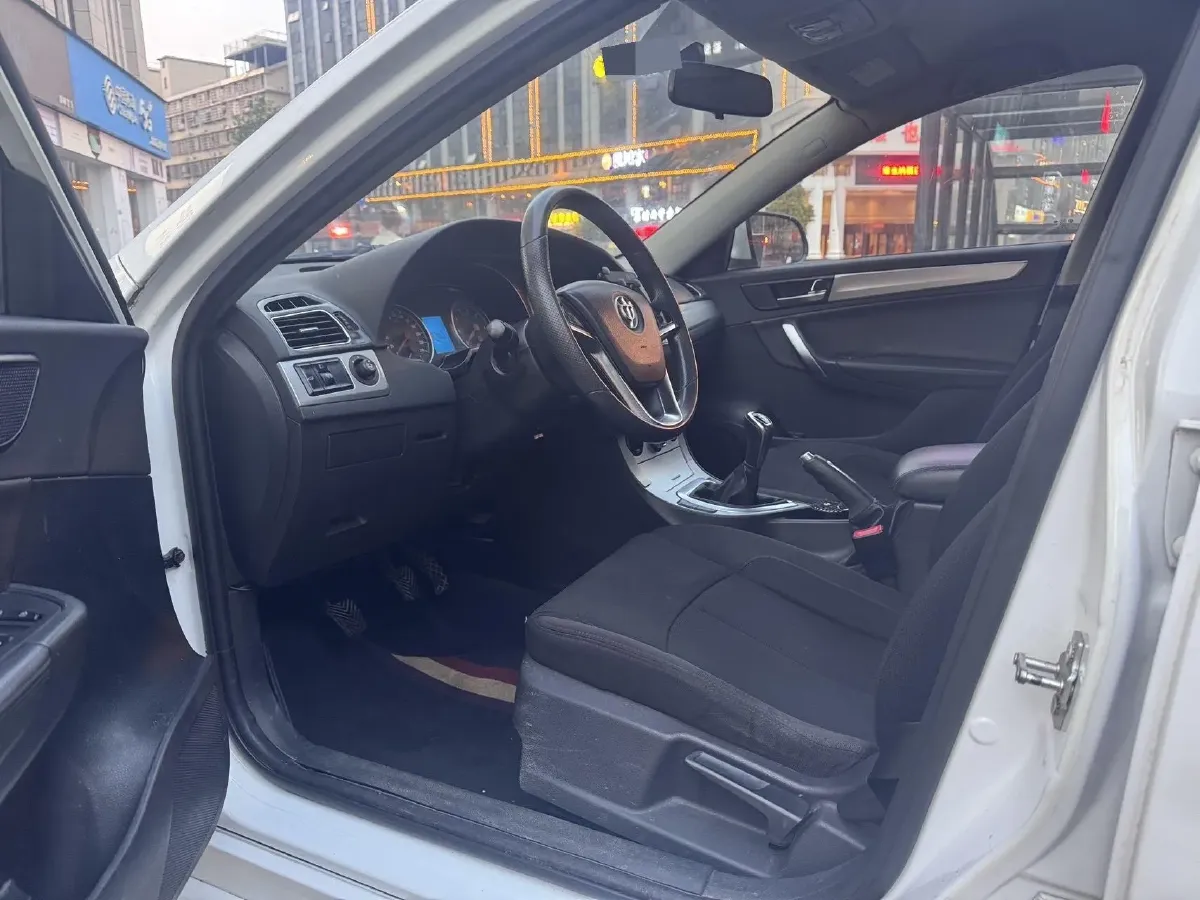 2017 Brilliance Auto H530 1.6L 118HP L4 5MT,autocango,china used car exporter,china ev exporter,chinese used car exporter,chinese used ev exporter