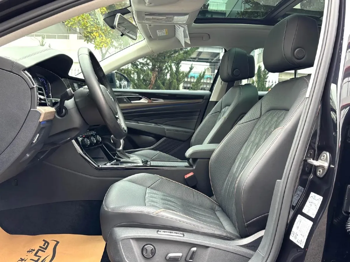 2019 Volvo V40 1.5T 152HP L4 6AT,autocango,china used car exporter,china ev exporter,chinese used car exporter,chinese used ev exporter