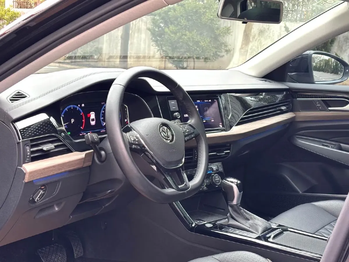 2019 Volvo V40 1.5T 152HP L4 6AT,autocango,china used car exporter,china ev exporter,chinese used car exporter,chinese used ev exporter