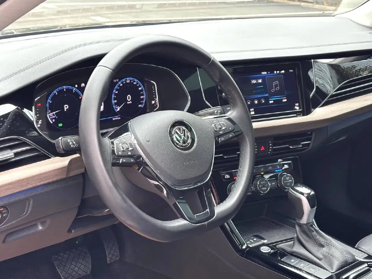 2019 Volvo V40 1.5T 152HP L4 6AT,autocango,china used car exporter,china ev exporter,chinese used car exporter,chinese used ev exporter