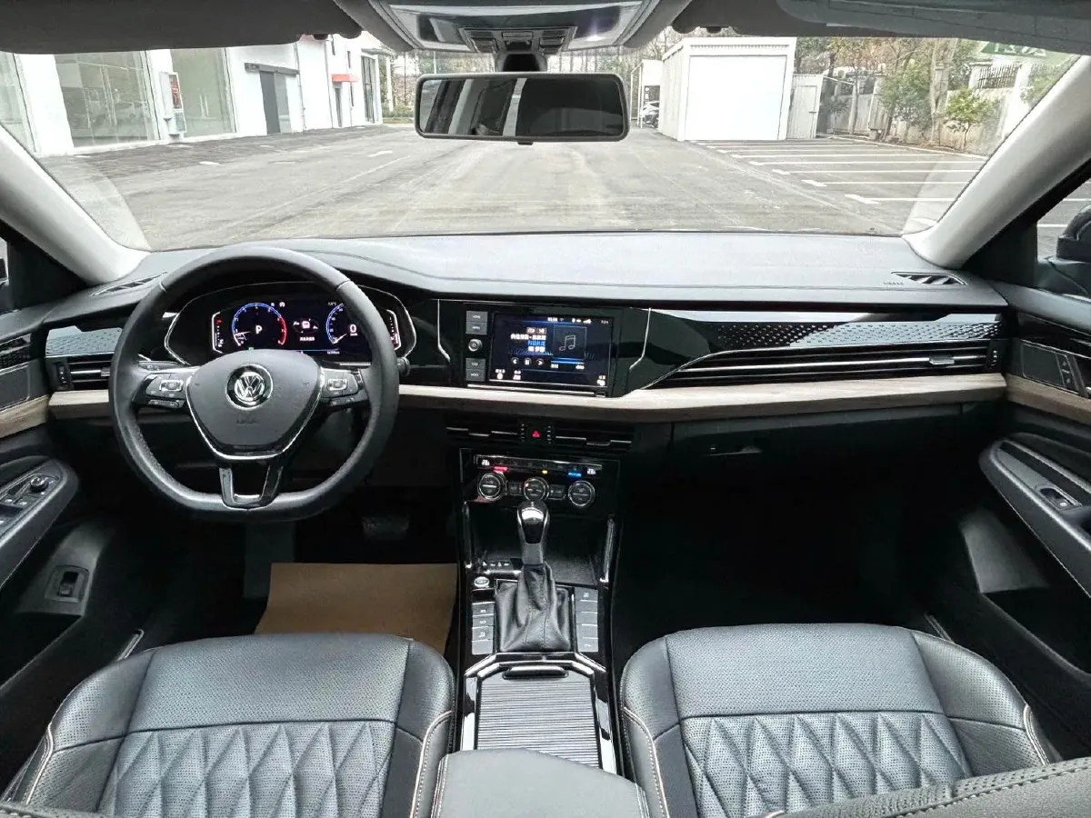 2019 Volvo V40 1.5T 152HP L4 6AT,autocango,china used car exporter,china ev exporter,chinese used car exporter,chinese used ev exporter