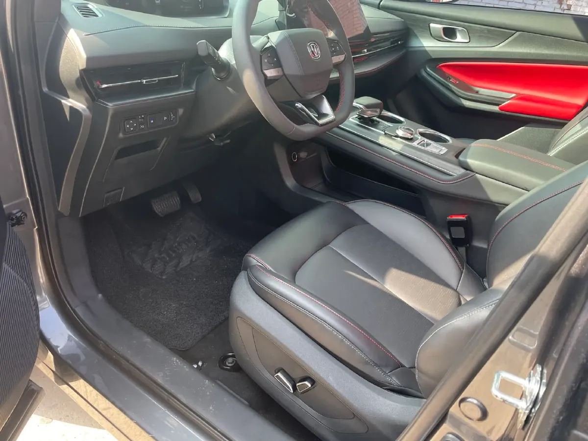 2022 ChangAn Oshan X7 Plus 1.5T 188HP L4 7DCT,autocango,china used car exporter,china ev exporter,chinese used car exporter,chinese used ev exporter