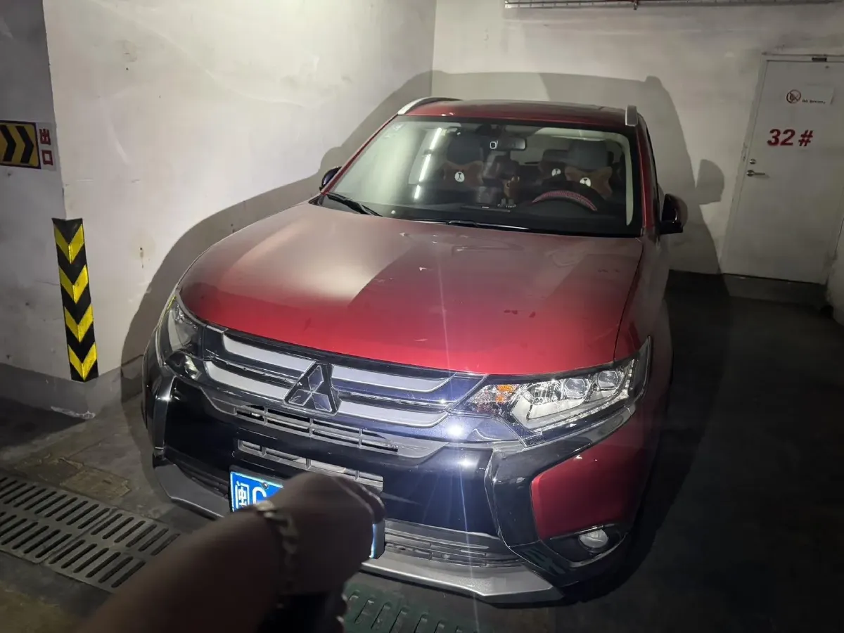 2018 Mitsubishi Outlander 2.4L 192HP L4 CVT,autocango,china used car exporter,china ev exporter,chinese used car exporter,chinese used ev exporter