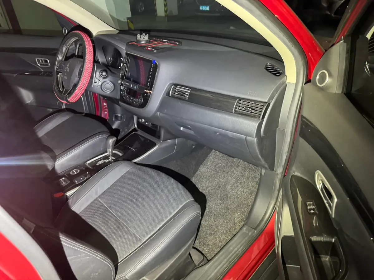 2018 Mitsubishi Outlander 2.4L 192HP L4 CVT,autocango,china used car exporter,china ev exporter,chinese used car exporter,chinese used ev exporter