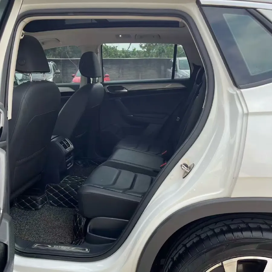 2019 Jeep Cherokee 2.0T 234HP L4 9AT,autocango,china used car exporter,china ev exporter,chinese used car exporter,chinese used ev exporter
