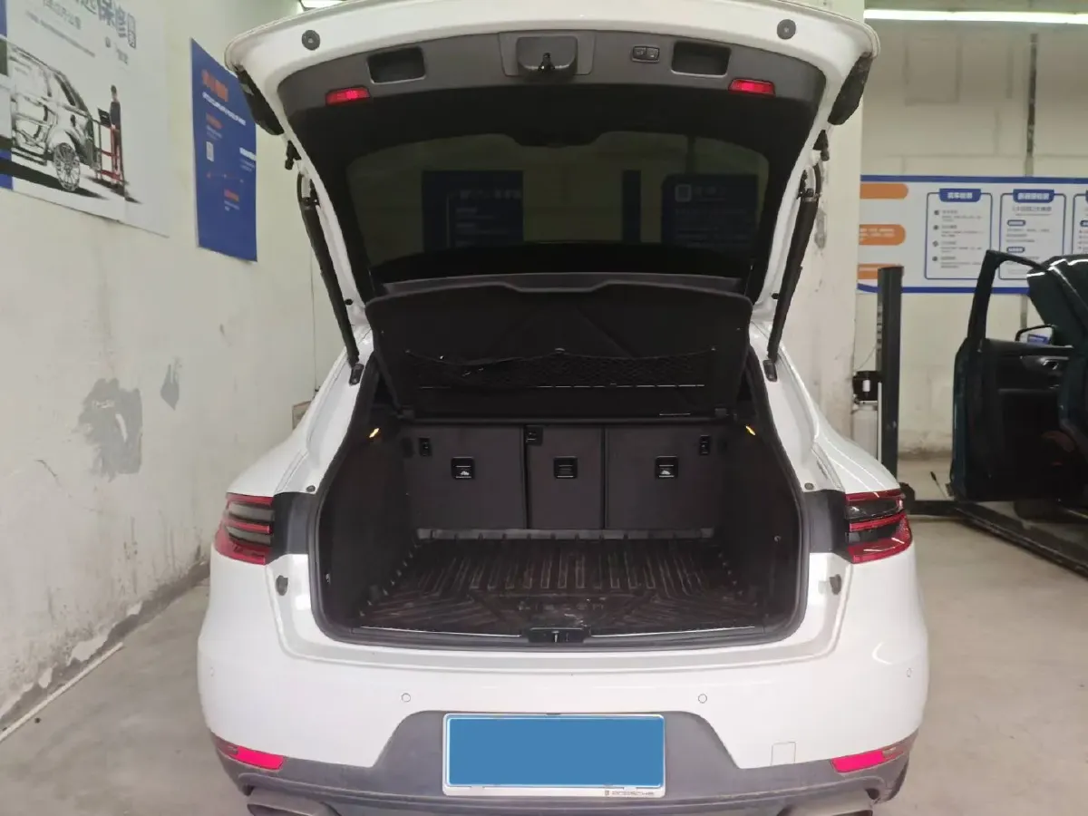 2017 Porsche Macan 2.0T 252HP L4 7DCT,autocango,china used car exporter,china ev exporter,chinese used car exporter,chinese used ev exporter